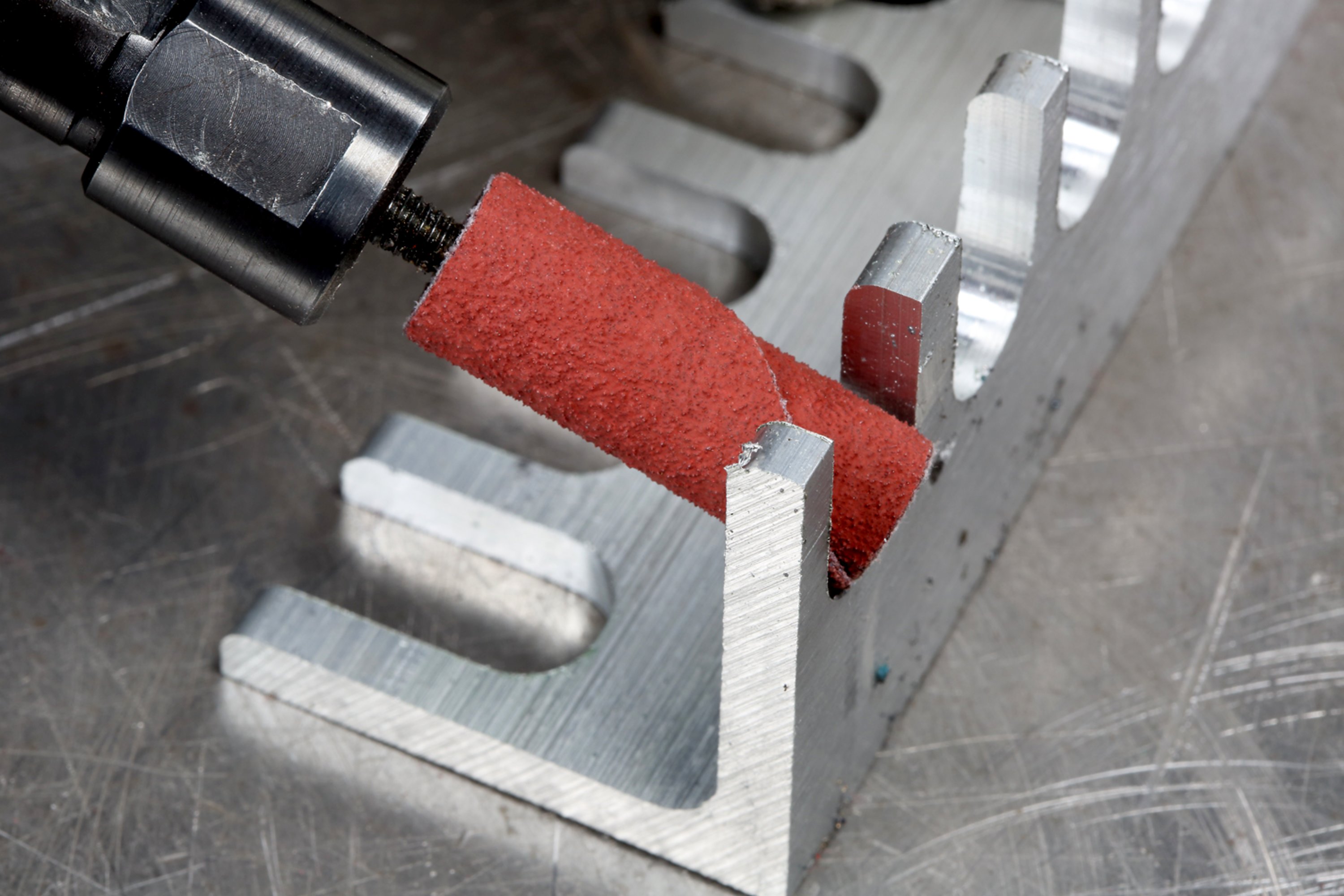 The Standard Abrasives™ Aluminum Oxide Cartridge Roll small size and shape enable it to blend, deburr and polish inside holes and diameters or on irregular surfaces and contours.