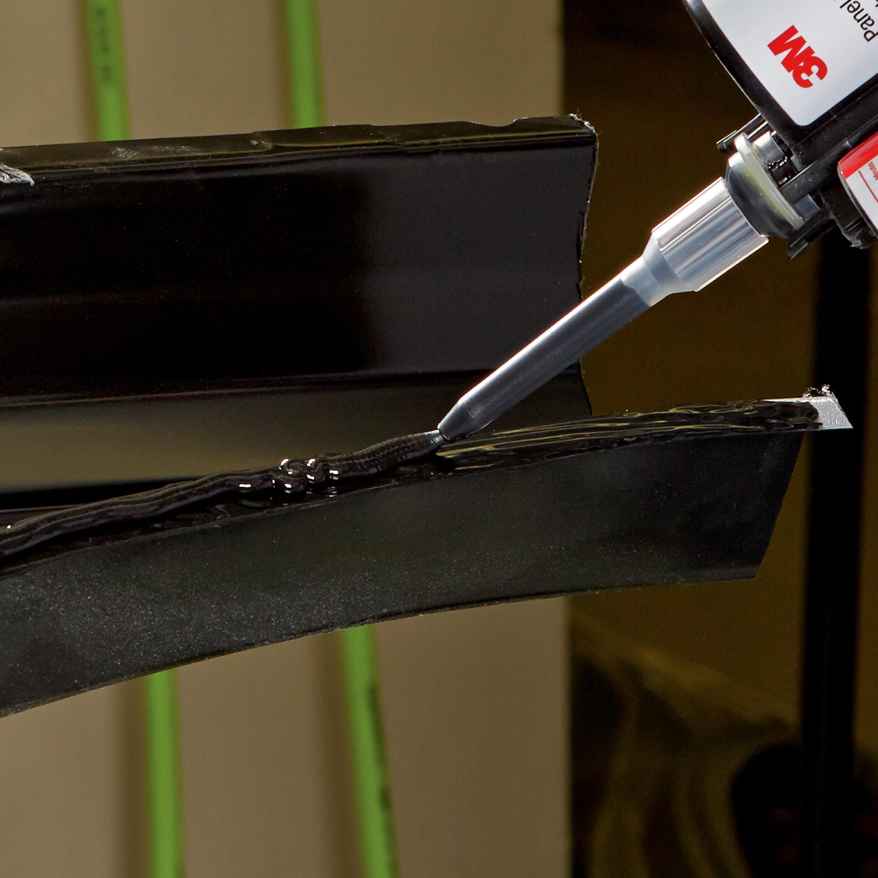 3M™ Panel Bonding Adhesive bonds and seals plastic and metal substrates including cold roll steel, aluminum, SMC, and FRP
