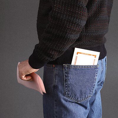 Scotch® Pouch Tape Sheets 832 come in a padded format. Pads are small and portable and can be custom printed to personalize your message.