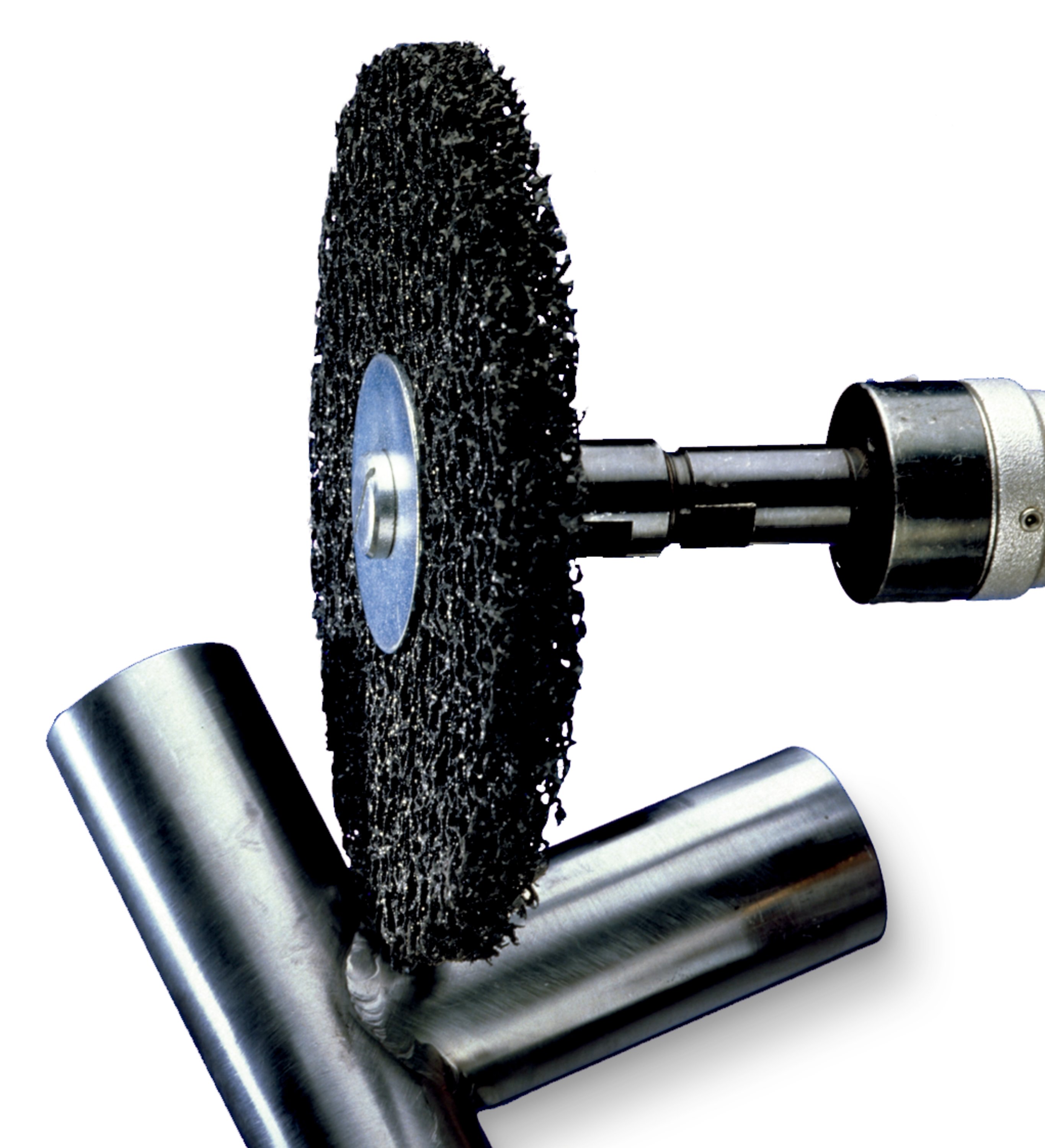 Scotch-Brite™ Clean and Strip Disc has all the benefits operators have come to expect from Scotch-Brite™ abrasives, including good load resistance and consistent cutting action.