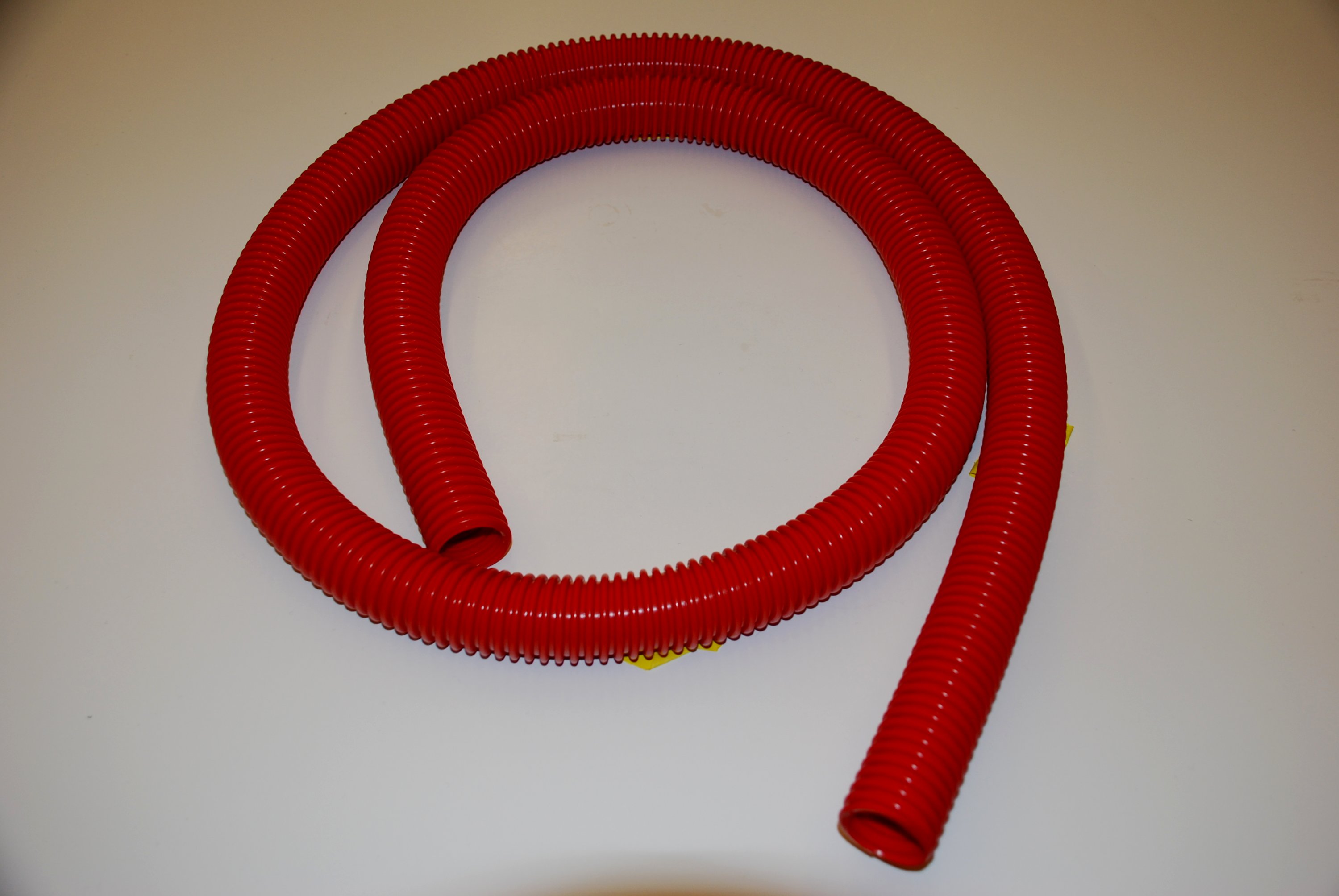 3M™ Vacuum Hose Anti-Static 28730 is made of conductive materials that reduce the risk of static discharge. This results in fewer sparks, promoting operator comfort and improved safety