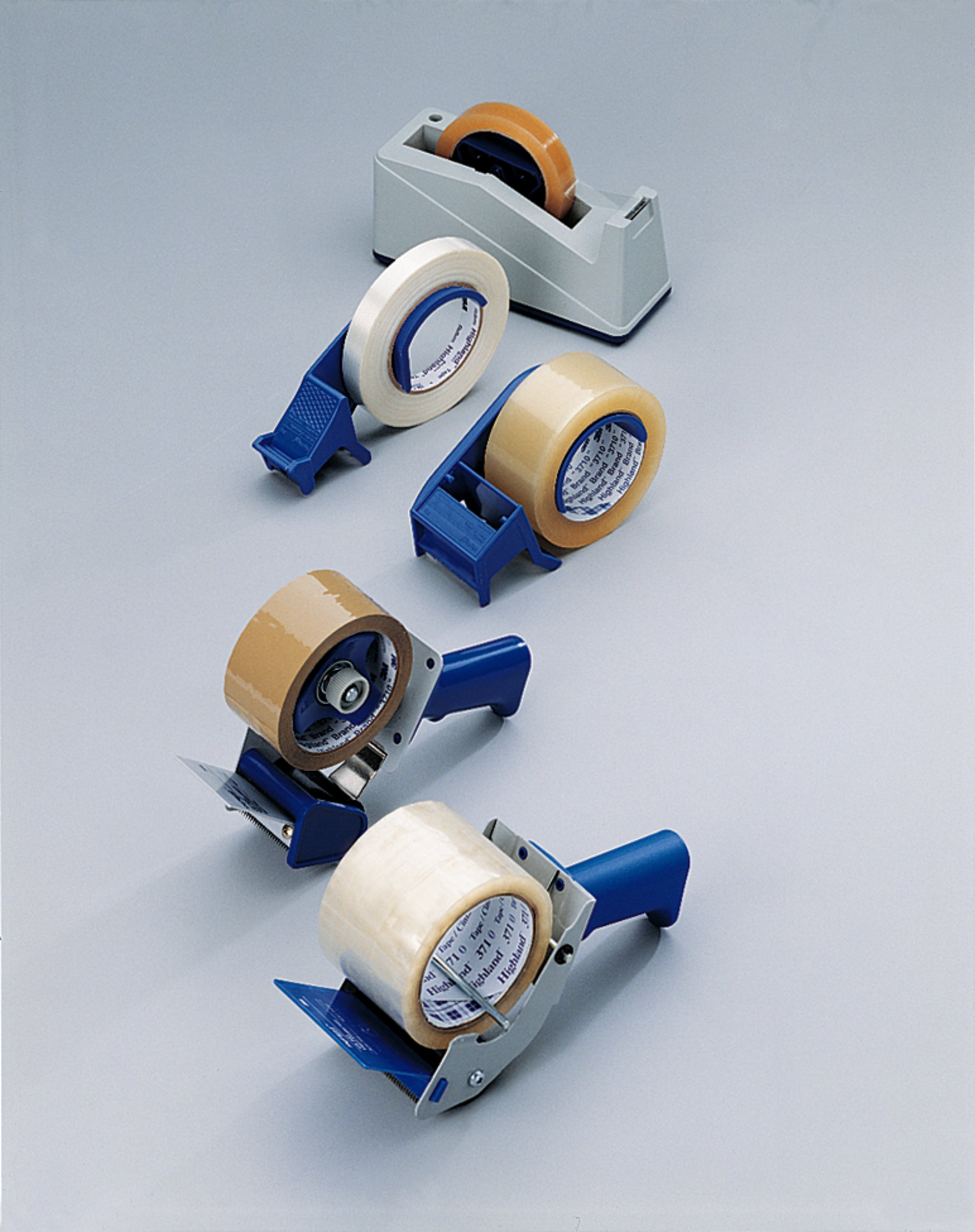 The Tartan™ Tabletop Tape Dispenser HB900 easily handles film tapes up to 1 inch wide x 72 yards on a 3 inch core.