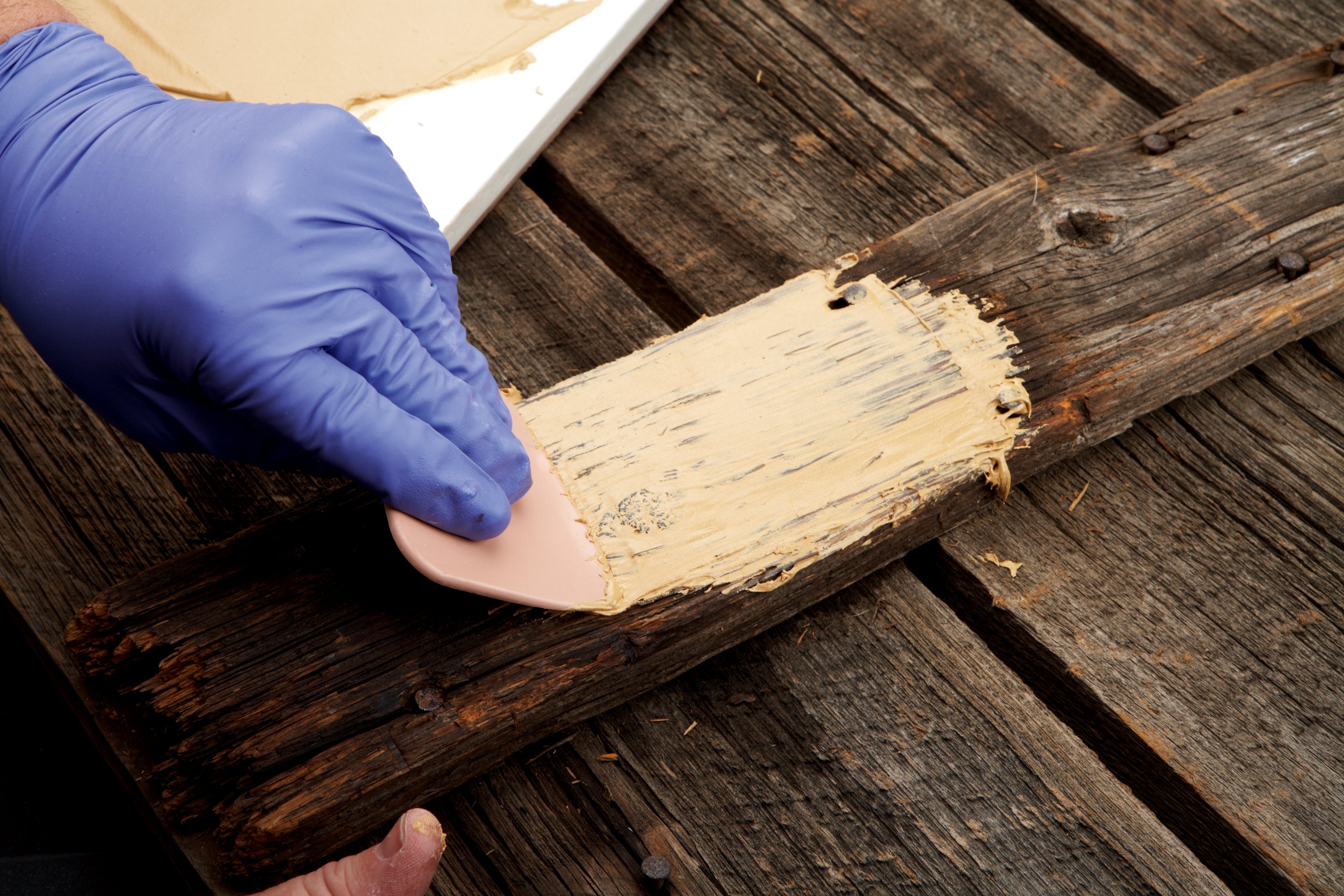 Bondo®  Wood Filler can handle nearly any wood repair —  fill minor holes or scratches, or rebuild entire missing wood pieces.