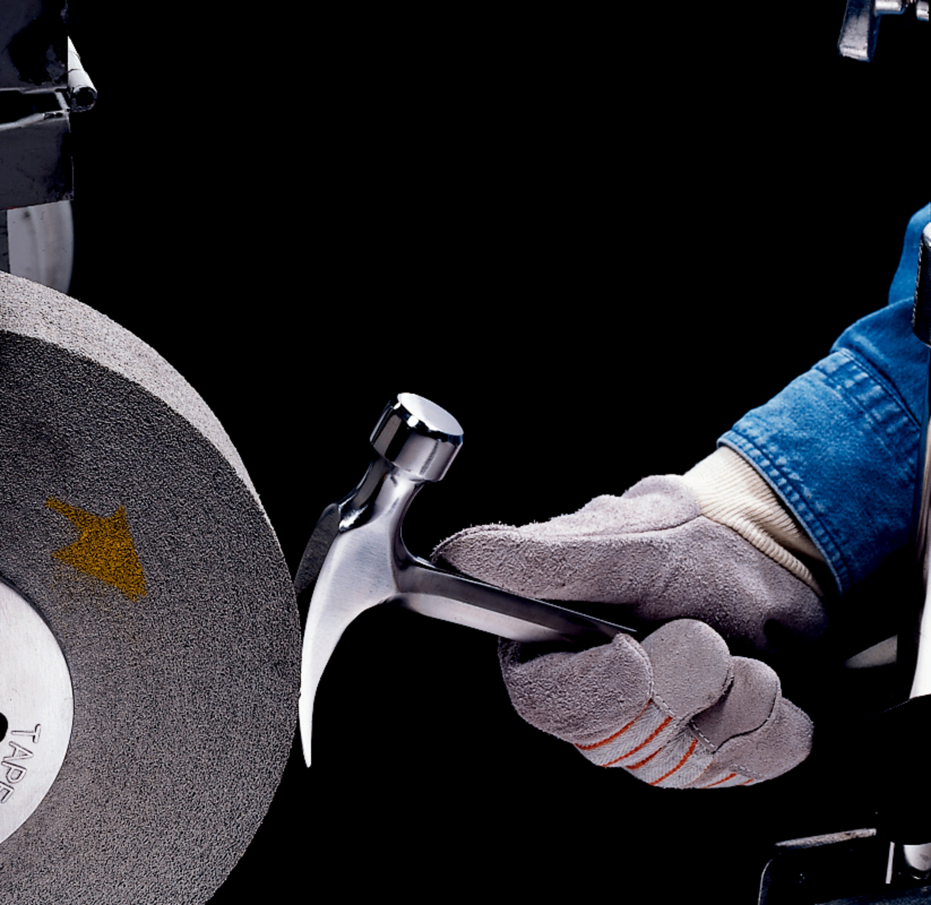 Scotch-Brite™ EX3 is an effective wheel to deburr, blend, finish and polish edges on glass, hard and soft composites, and metals such as builder's hardware, medical instruments, metal fabrication, metal implants, plumbing fixtures, and turbine engines.